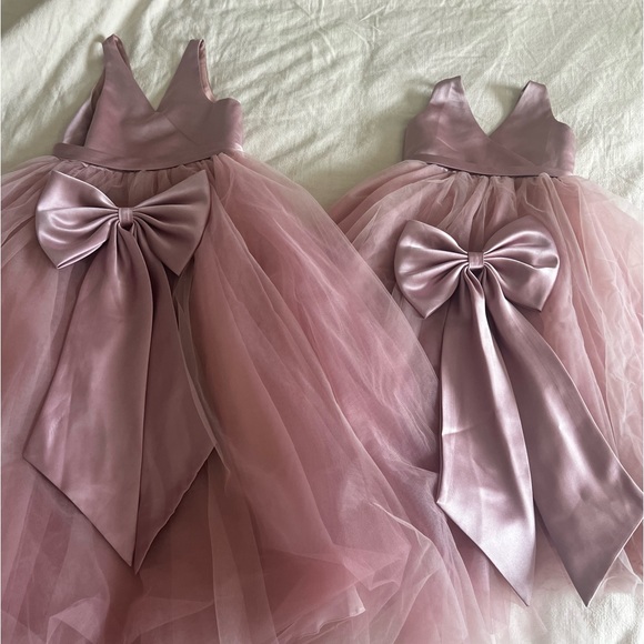 Flower girls dress set. Size 4T & 8 girls. - Picture 1 of 1